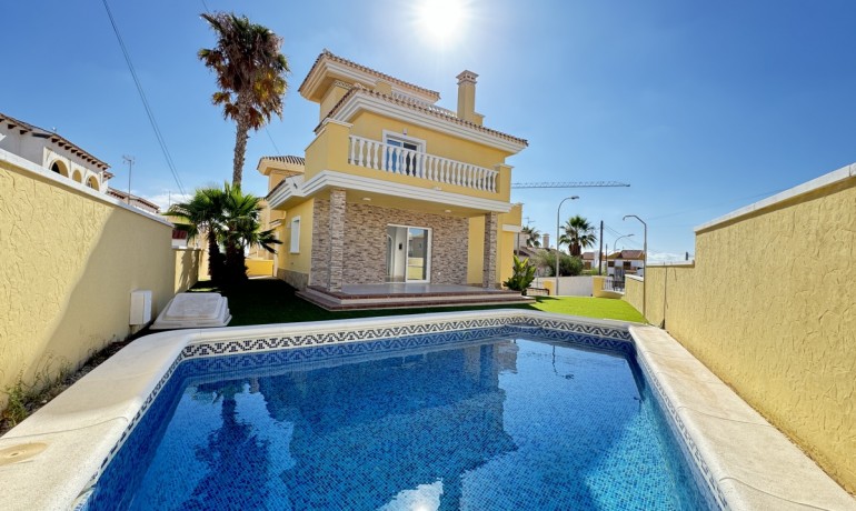 Sale - Villa -
Orihuela Costa* - Villamartin*