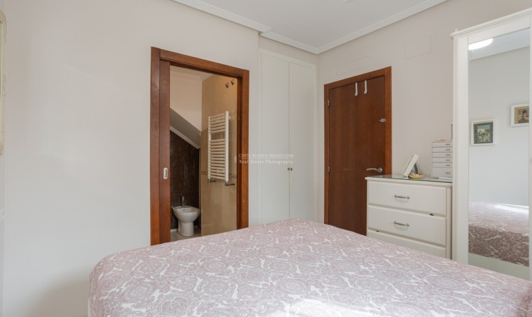 Sale - Villa -
Los Montesinos* - La Herrada*