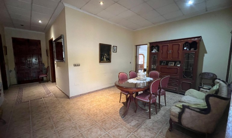 Sale - Townhouse -
Alicante* - Daya Vieja*